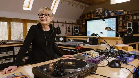 On Bass... Tina Weymouth!